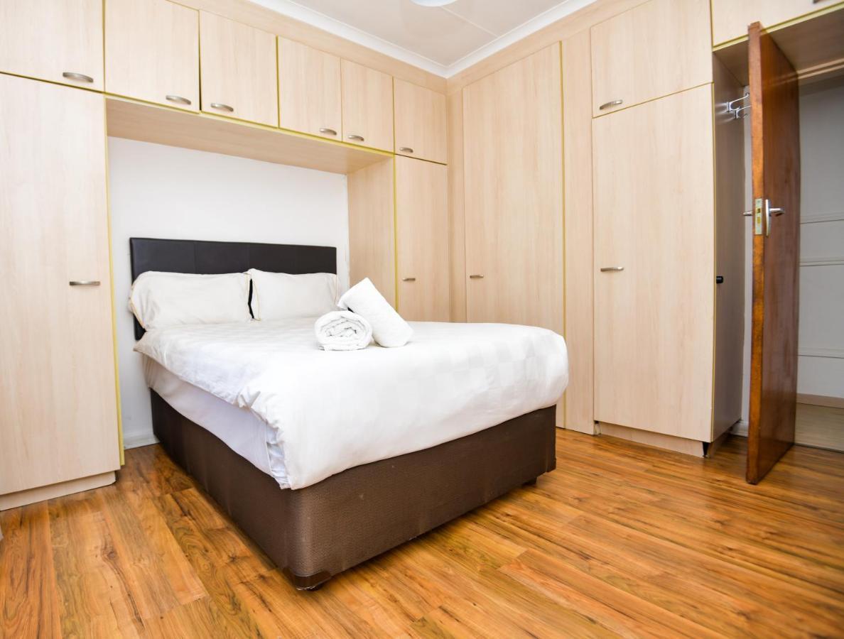 Spacious Menlyn Maine Villa Pretoria-Noord Exteriör bild