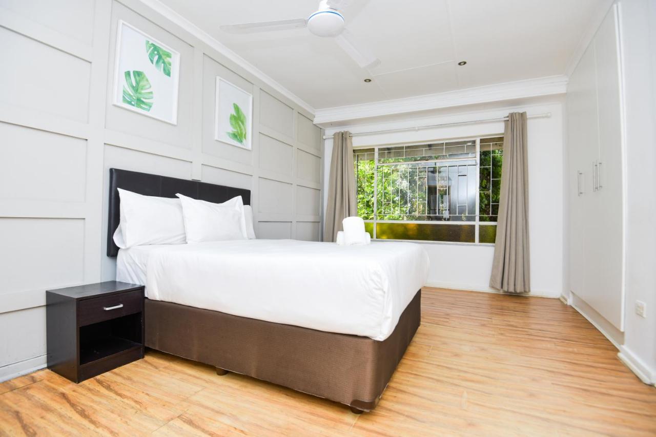 Spacious Menlyn Maine Villa Pretoria-Noord Exteriör bild